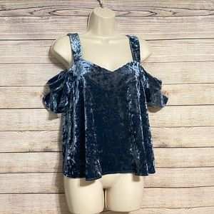 🍁NWT TIMING BLUE/GREY VELVET COLD SHOULDER TOP